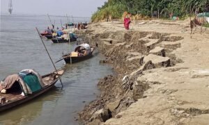 মানিকগঞ্জে শিবালয়ের নদী ভাঙ্গনে সংকিত এলাকাবাসী
