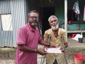 দুস্থ ও অসহায় পরিবারের পাশে ফেসবুক পেজ হৃদয়ে ইছামতি