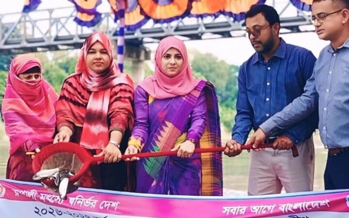 ঘিওরে ৮২ হেক্টর জলাশয়ে ২৭১ কেজি পোনামাছ অবমুক্ত