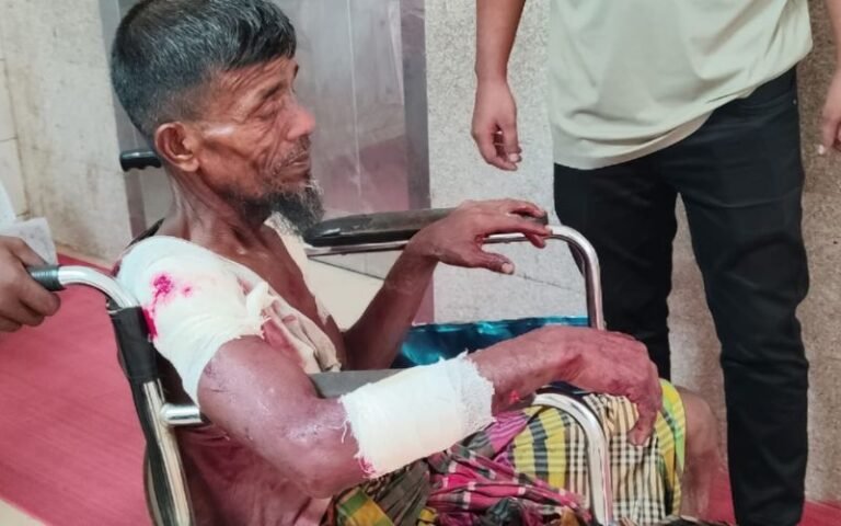 রাস্তা বন্ধ করে ঘর নির্মাণ, সাটুরিয়ায় দুই পক্ষের সংঘর্ষে আহত ৭