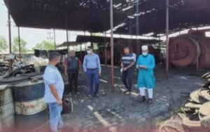 মানিকগঞ্জে টায়ার পুড়িয়ে পরিবেশ দূষণ, প্রতিষ্ঠানকে ১ লাখ টাকা জরিমানা