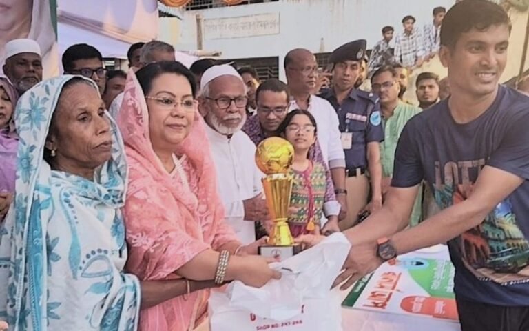 মানিকগঞ্জে ওস্তাদ মোহাম্মদ আলী স্মৃতি ফুটবল টুর্নামেন্টে চ্যাম্পিয়ন হয়েছে মাসুম ফুটবল একাডেমি