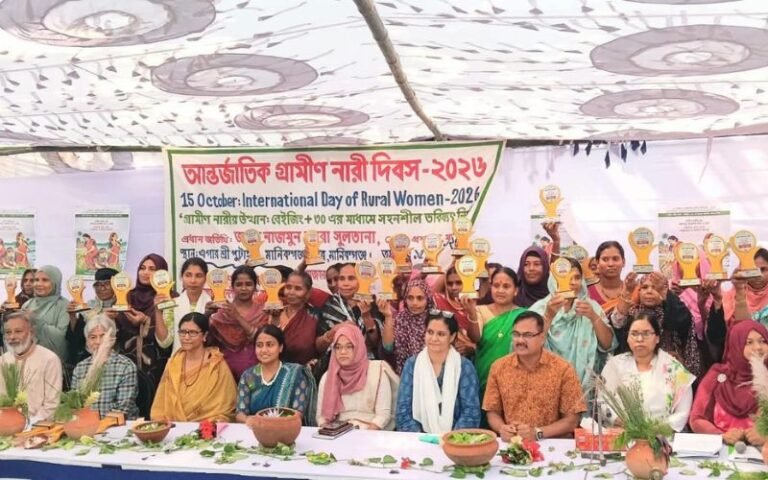 মানিকগঞ্জে পরিবেশ ও জীববৈচিত্র্য সংরক্ষণে ৩৬ গ্রামীণ নারীকে সম্মাননা