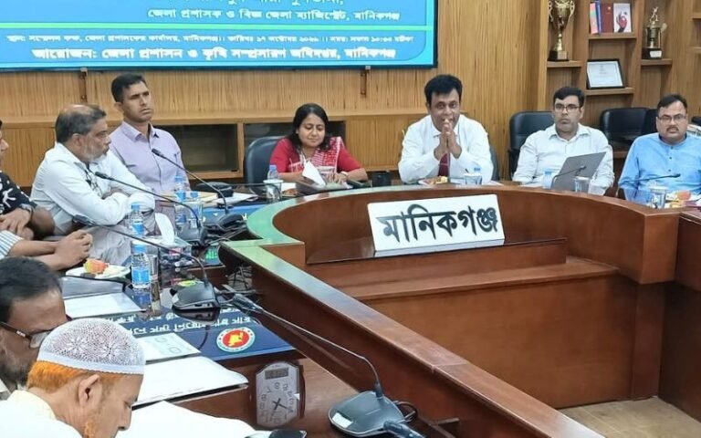 মানিকগঞ্জে সার ডিলারদের সঙ্গে চুক্তি স্বাক্ষর