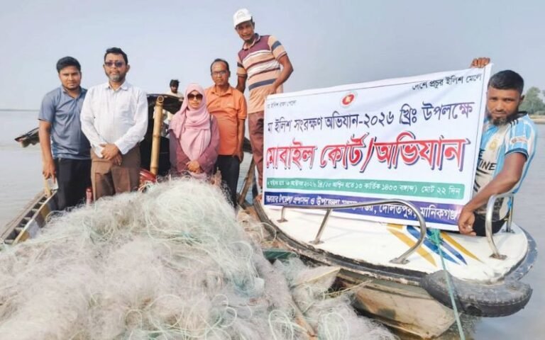 দৌলতপুরে যমুনা নদীতে অভিযানে ৫০ হাজার মিটার কারেন্ট জাল ও ইলিশ মাছ জব্দ