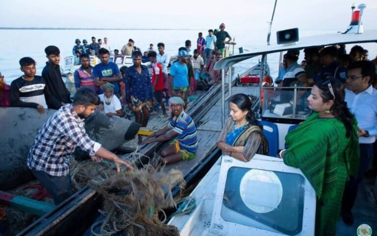 মানিকগঞ্জে মা ইলিশ সংরক্ষণ অভিযান: ৫ লাখ মিটার অবৈধ কারেন্ট জাল জব্দ