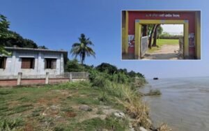 পদ্মার ভাঙনে হুমকিতে স্কুল, পাকা ভবনে পাঠদান বন্ধ