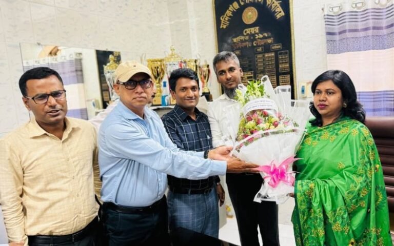 মানিকগঞ্জ পৌরসভায় যোগ দিলেন নতুন প্রশাসক