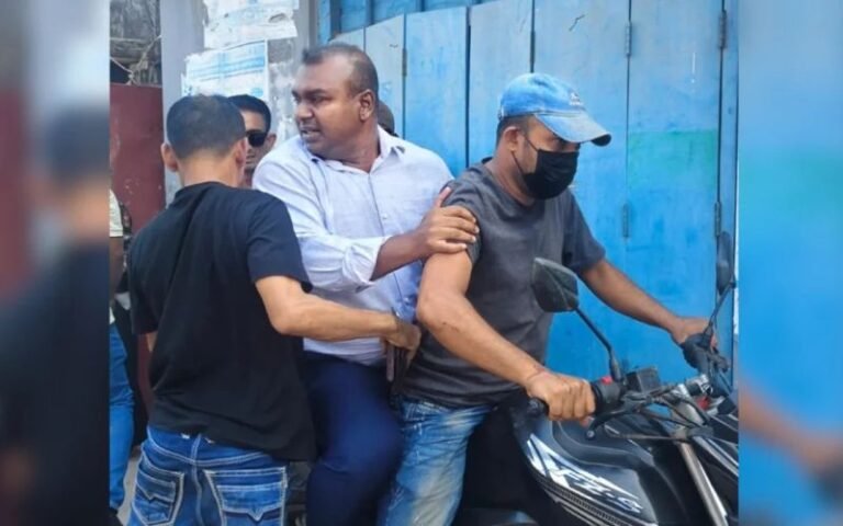 খুলনায় সাব-রেজিস্ট্রারকে নিয়ে যাওয়ার ঘটনায় ধোঁয়াশা
