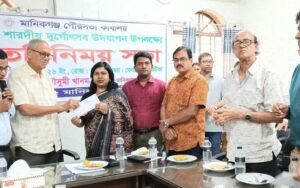 শারদীয় দুর্গাপূজা উপলক্ষে মানিকগঞ্জ পৌরসভার ৩২টি মন্দিরকে ৭ হাজার ৫০০টাকা করে অনুদান দিয়েছে মানিকগঞ্জ পৌরসভা