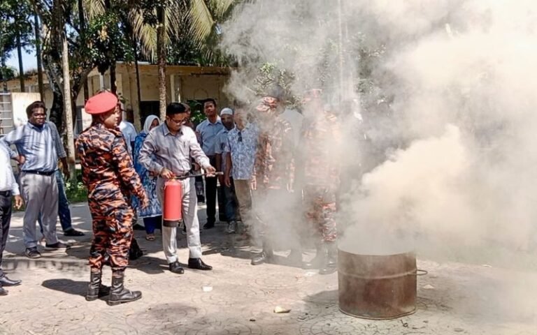 মানিকগঞ্জে ভূমিকম্প-অগ্নিকাণ্ড মোকাবিলায় মহড়া